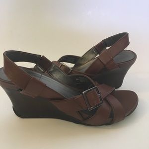 Reaction Kenneth Cole burgundy wedges 8M EUC